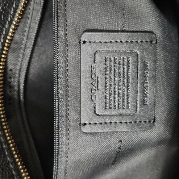 NWT Coach Pebbled Turnlock Chain Tote - Picture 8 of 10